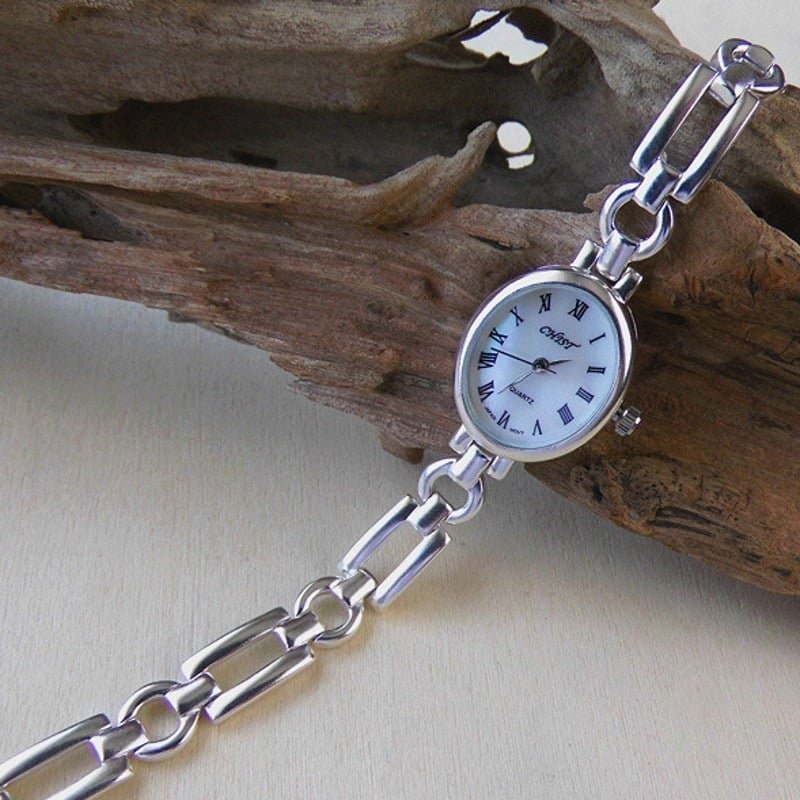 Silver Bracelet Watch For Ladies detail dial