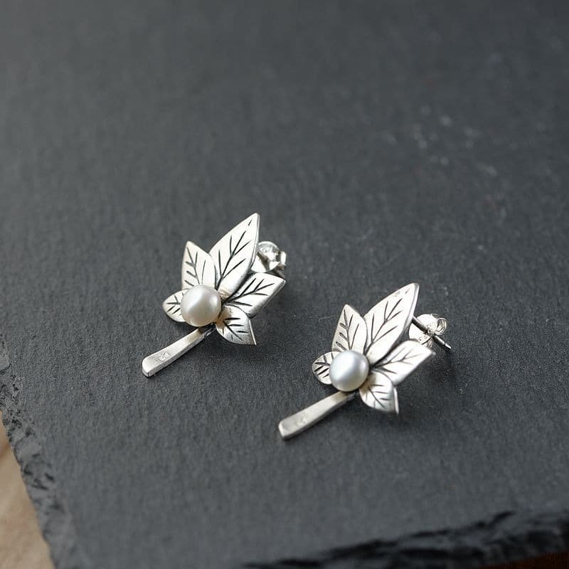 925 Sterling Silver Stud Earring Maple Leaf up view