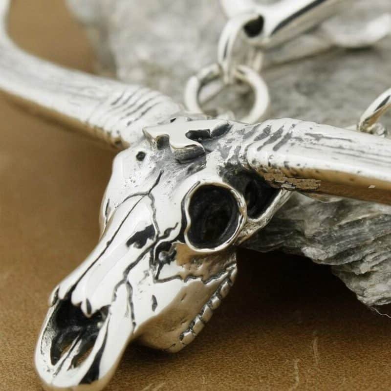 Big Buffalo Skull Pendant details head