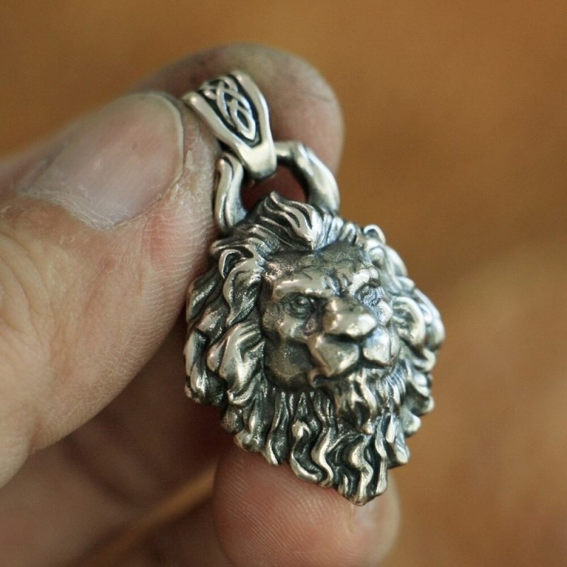 Silver Lion Head Pendant holded