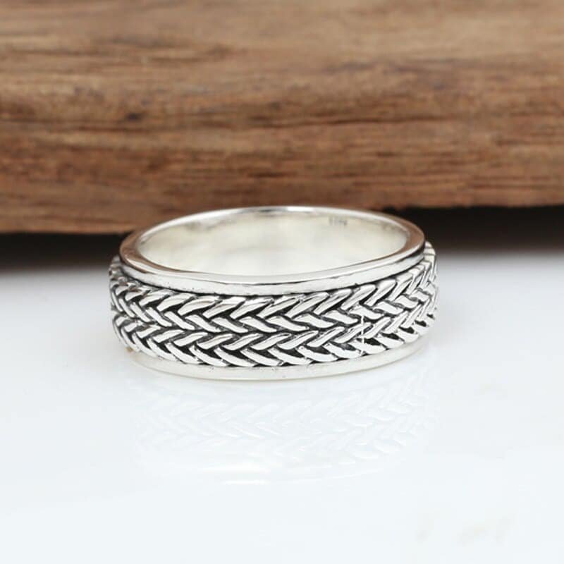 Sterling Silver Spinning Ring details spinning braid