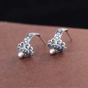 Silver Bead Drop Earrings details bead