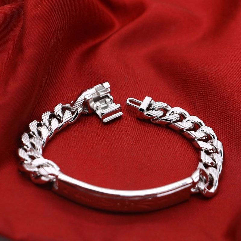 Mens Curb Chain Bracelet Silver clasp details